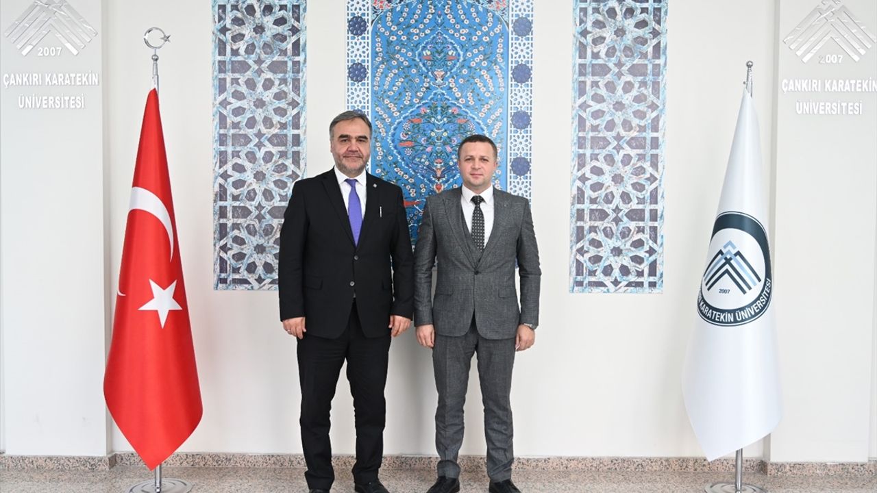 AA Samsun Bölge Müdürü Demir, ÇAKÜ Rektörü Karataş'ı ziyaret etti