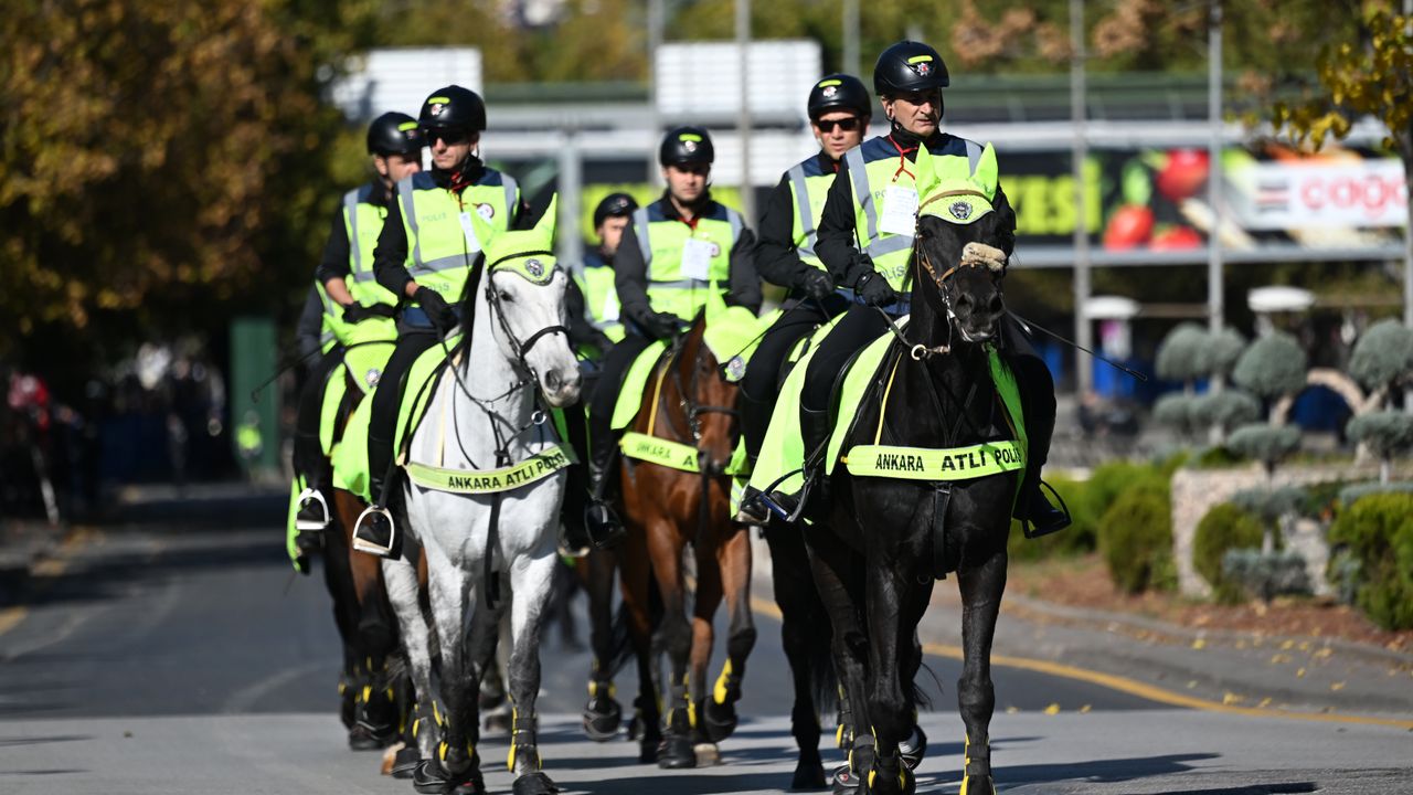 Ankara'da Cumhuriyet Bayramı dolayısıyla resmi geçit töreni yapıldı