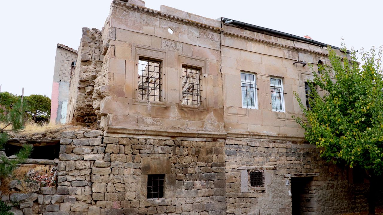 Bünyan halısı 239 yıllık tarihi konakta geleceğe taşınacak