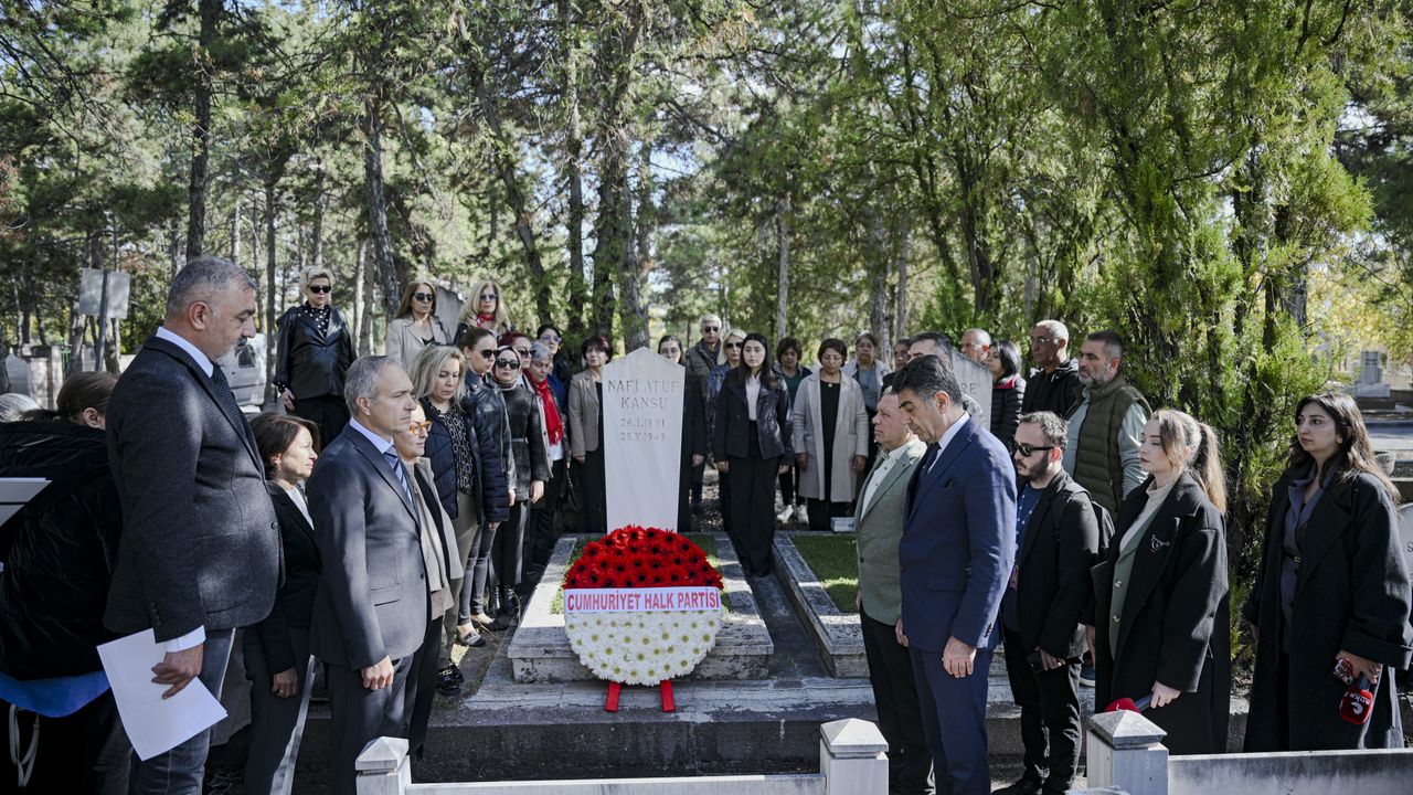 CHP Genel Başkan Yardımcısı Özçağdaş, Nafi Atuf Kansu'yu anma törenine katıldı: