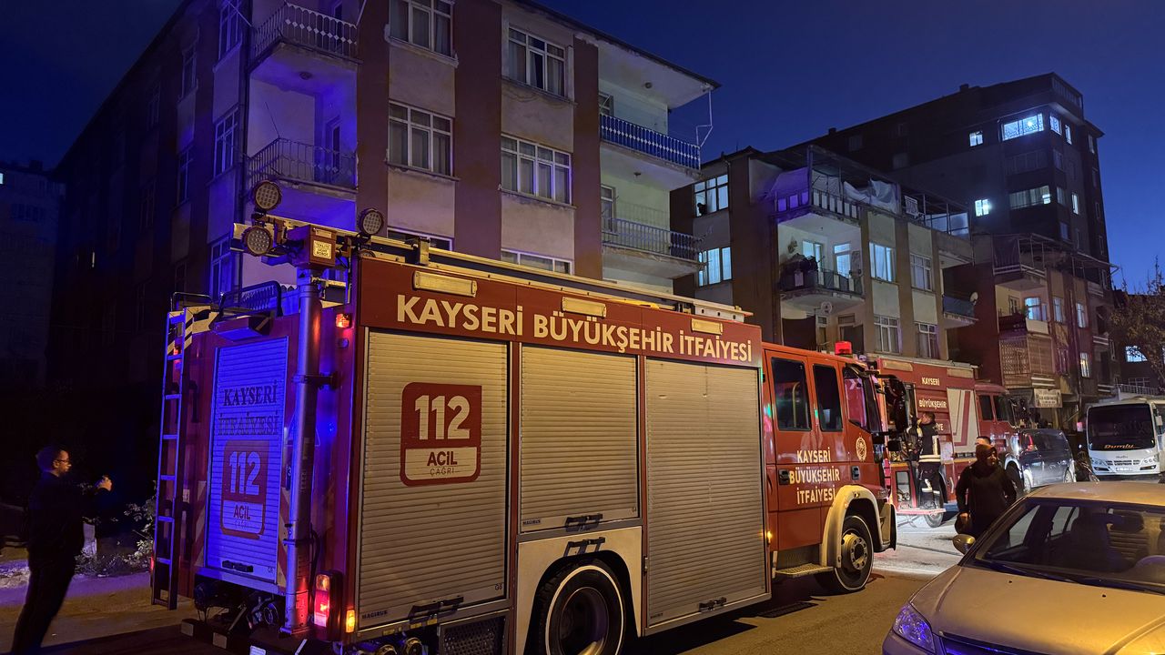 Kayseri'de bir binada çıkan yangında 4 çocuk dumandan etkilendi