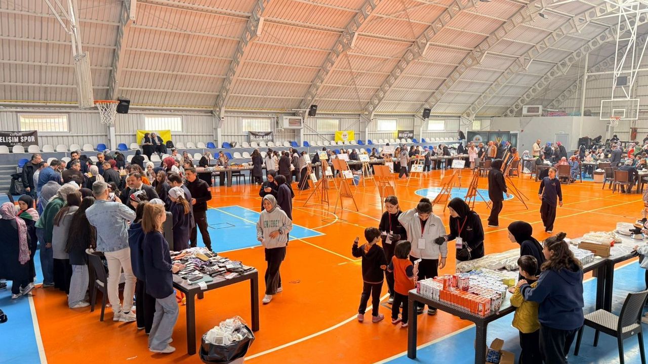 Kayseri'de lise öğrencileri Gazze'ye destek için kermes düzenledi