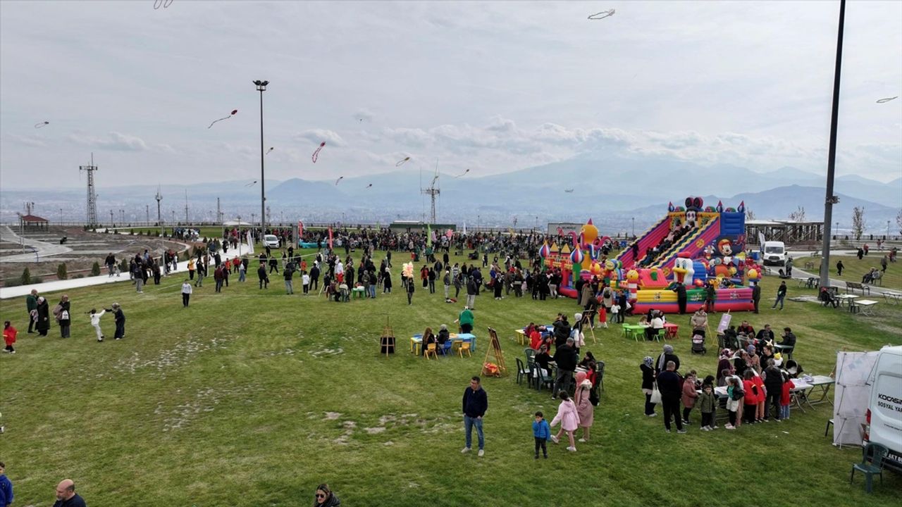 Kocasinan'da uçurtmalar gökyüzünü renklendirdi