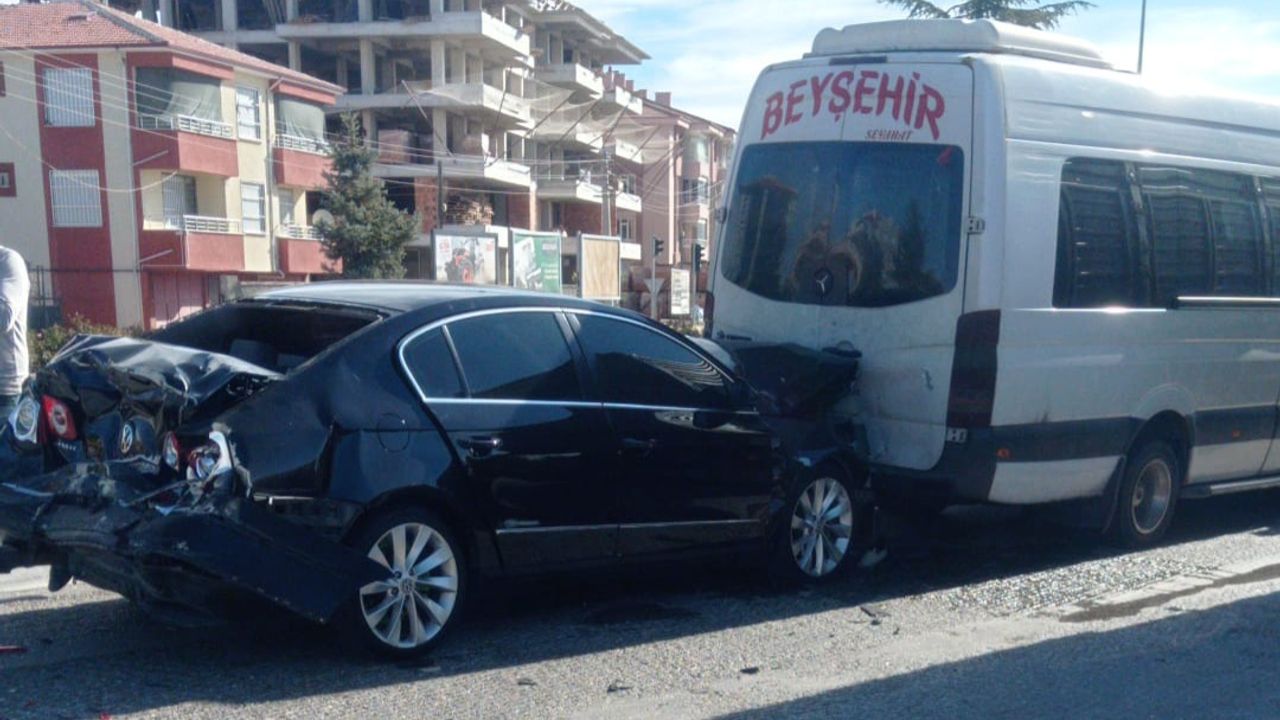 Konya'da zincirleme trafik kazasında 2 kişi yaralandı