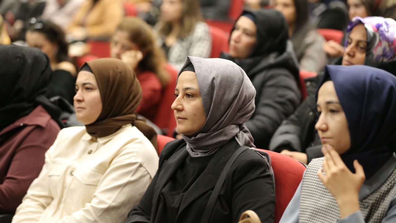 Niğde'de 'Gönül Elçileri ile Koruyucu Aile Programı' düzenlendi