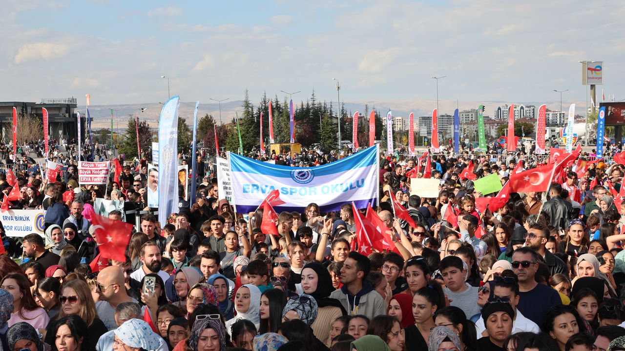 Sanatçı Murat Kekilli Kayseri'de sahne aldı