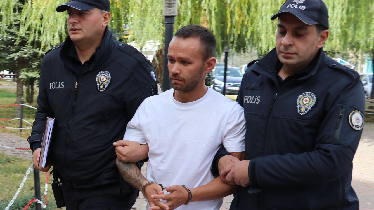 Sivas'ta şehit babasıyla tartışan halk otobüsü şoförü gözaltına alındı