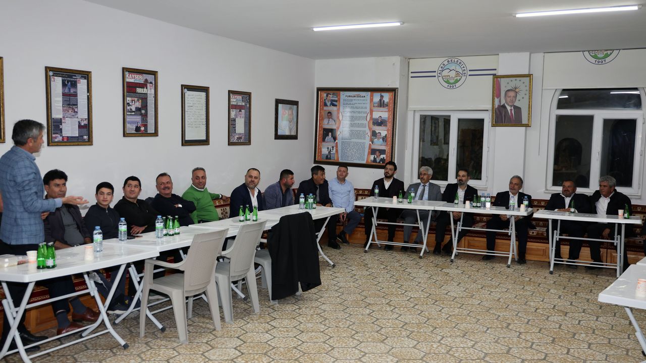 Talas Belediye Başkanı Yalçın, muhtarlarla bir araya geldi