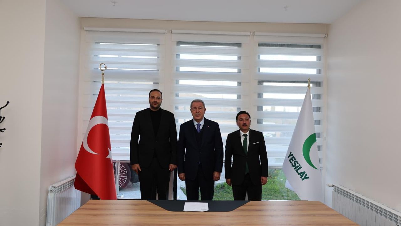 TBMM Milli Savunma Komisyonu Başkanı Akar'dan Yeşilay Rehabilitasyon Merkezi'ne ziyaret