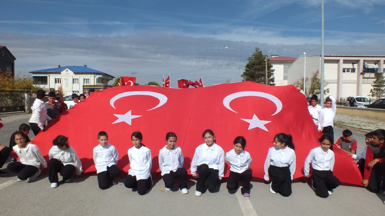 Ulaş'ta Cumhuriyet'in 102. yılı kutlanıyor