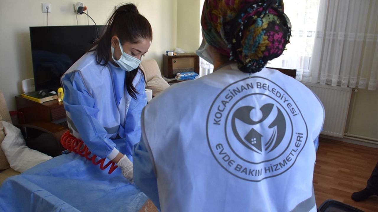 Kocasinan'da yatağa bağımlı vatandaşlara düzenli olarak kişisel bakım desteği veriliyor