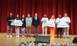 AÜB "AR-GE Proje Pazarı" yarışmasında dereceye girenler ödüllerini aldı