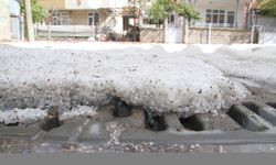 Beyşehir'de sağanak ve dolu etkili oldu