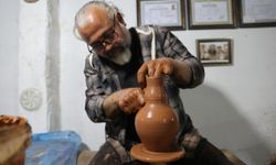 Çamura şekil veren çanak ustası, geleneği rölyef eserlerle yaşatıyor