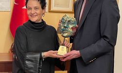 Devlet Tiyatroları St. Petersburg'da sahneledikleri "Medea Material" oyunuyla ayakta alkışlandı