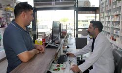 Eczane rafları arasında büyüyen abla kardeş babalarını örnek alarak eczacı oldu