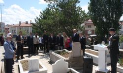 Emekli Korgeneral Polat, mezarı başında anıldı
