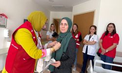 Eskişehir'de Türk Kızılayı'ndan çocukları hastanede tedavi gören annelere ziyaret