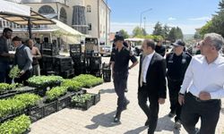 Gemerek Kaymakamı Koca ve Başkan Çelikten semt pazarını ziyaret etti