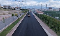 Kayseri Büyükşehir Belediyesinin asfaltlama çalışmaları sürüyor