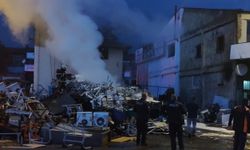 Kayseri'de hurdalığa düşen yıldırım yangına neden oldu