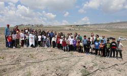 Kayseri'de ilkokul öğrencileri gilaburu bitkisinin dikimine katıldı