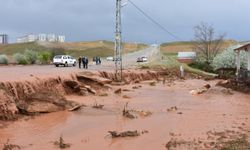 Kırıkkale'de sağanak nedeniyle dereler taştı, ev ve iş yerlerini su bastı