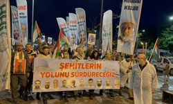 Konya'da binlerce kişi Filistin'e destek için meşalelerle yürüdü