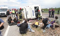 Konya'da yolcu otobüsü devrildi, 13 kişi yaralandı