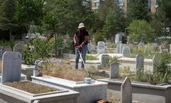 Niğde'de Kurban Bayramı öncesi mezarlıkların bakımı yapıldı