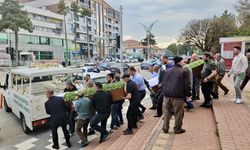 Sakarya'da trafik kazasında ölen kız kardeşlerin cenazesi Kırşehir'de toprağa verildi