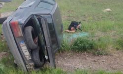 Şarkışla'da koyun sürüsüne çarpan otomobildeki 2 kişi yaralandı