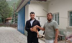 Seydişehir'de bir kişi parkta bulduğu çantayı sahibine ulaştırdı