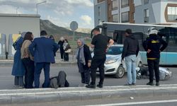 Sivas'ta otomobil ile motosikletin çarpıştığı kazada polis memuru yaralandı