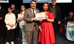 Sivas'ta ses yarışmasında birinci olan öğrenci ödülünü LÖSEV'e bağışladı