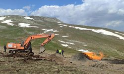Sivas'ta yıldırım isabet eden doğal gaz boru hattında yangın çıktı