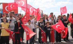 TEKNOFEST KKTC'de birinci olan öğrencilere Kayseri'de üstü açık otobüsle şehir turu yaptırıldı