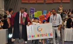 Anadolu Üniversitesinde 7'den 77'ye mezunlar için tören düzenlendi