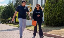 Anne oğul aynı üniversitede eğitim görüyor