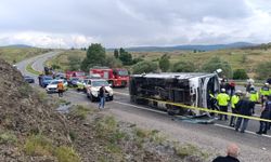 GÜNCELLEME - Yozgat'ta cenaze töreninden dönenleri taşıyan midibüs devrildi: 2 kişi öldü, 15 kişi yaralandı