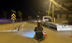Karaman'da refüje çarpan motosikletteki 2 kişi yaralandı
