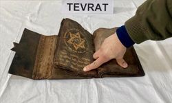 Kırşehir'de jandarmanın yol kontrolünde 700 yıllık olduğu değerlendirilen Tevrat bulundu