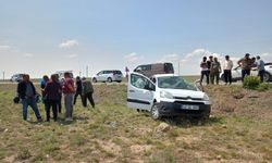 Kulu'da şarampole devrilen otomobildeki 2 kişi yaralandı