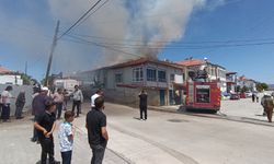 Şarkışla'da bir evin çatısında çıkan yangın söndürüldü