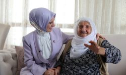 Aile ve Sosyal Hizmetler Bakanı Göktaş, Elazığ'da "Raife Babaanneyi" ziyaret etti