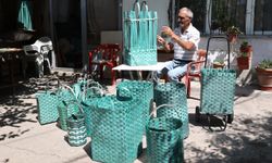 Atık plastik şeritleri sepet ve çantalara dönüştürüyor