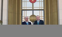 Cumhurbaşkanı Erdoğan, Kazakistan Cumhurbaşkanı Tokayev'i resmi törenle karşıladı