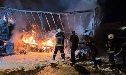Kayseri'de yanan tırın dorsesi kullanılamaz hale geldi