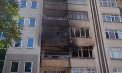 Konya'da apartman dairesinde çıkan yangında 5 kişi dumandan etkilendi
