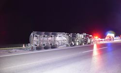 Konya'da devrilen tırın sürücüsü öldü